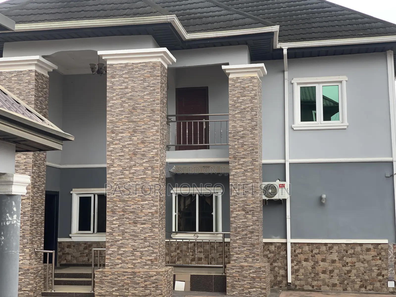 10bdrm Apartment in Layout, Owerri for sale in Owerri