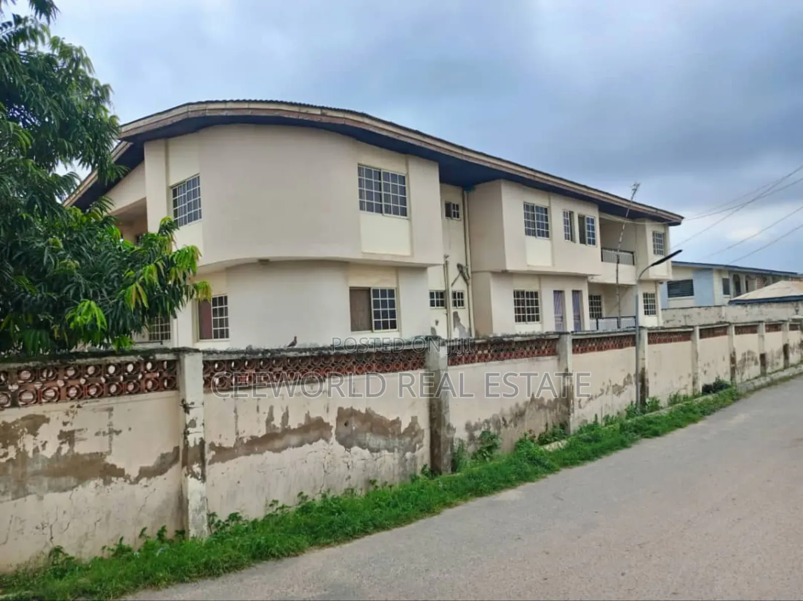 3bdrm Block of Flats in Opp Dove Filling, Akala Express for sale in Akala Express