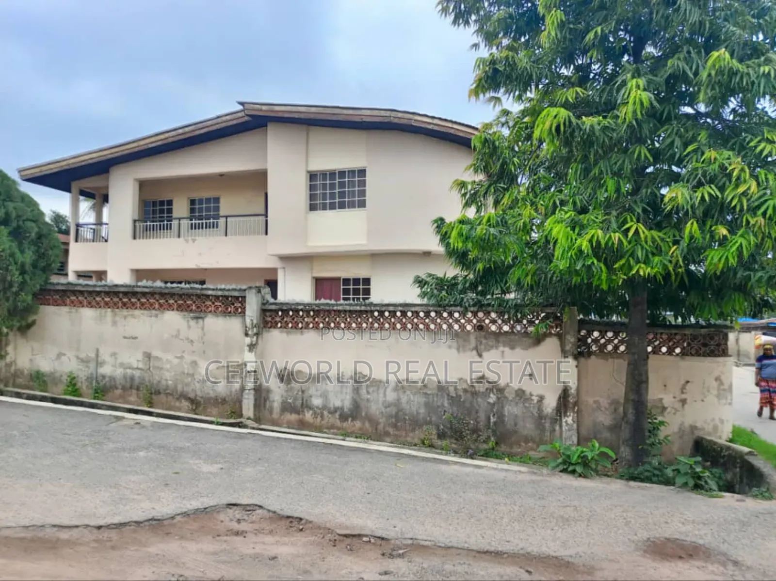 3bdrm Block of Flats in Opp Dove Filling, Akala Express for sale in Akala Express