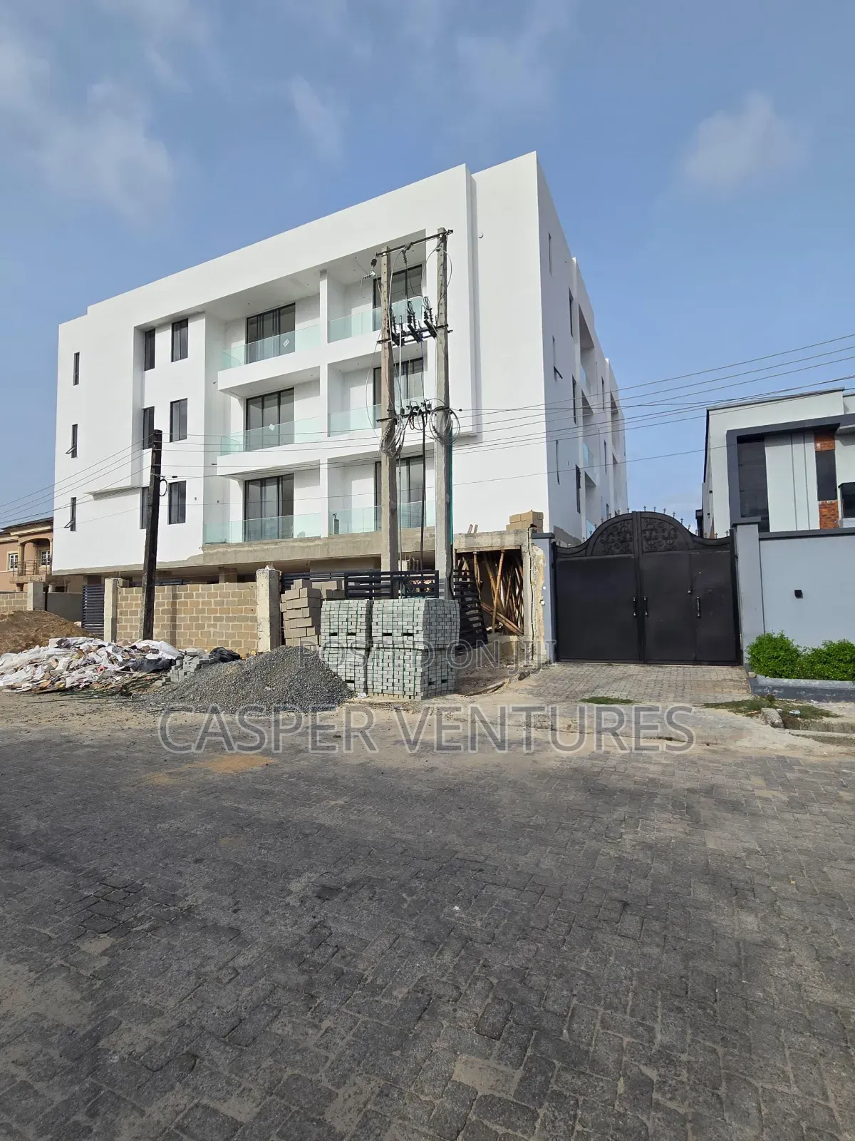 2bdrm Block of Flats in Admiralty Way, Lekki Phase 1 for sale in Lekki Phase 1