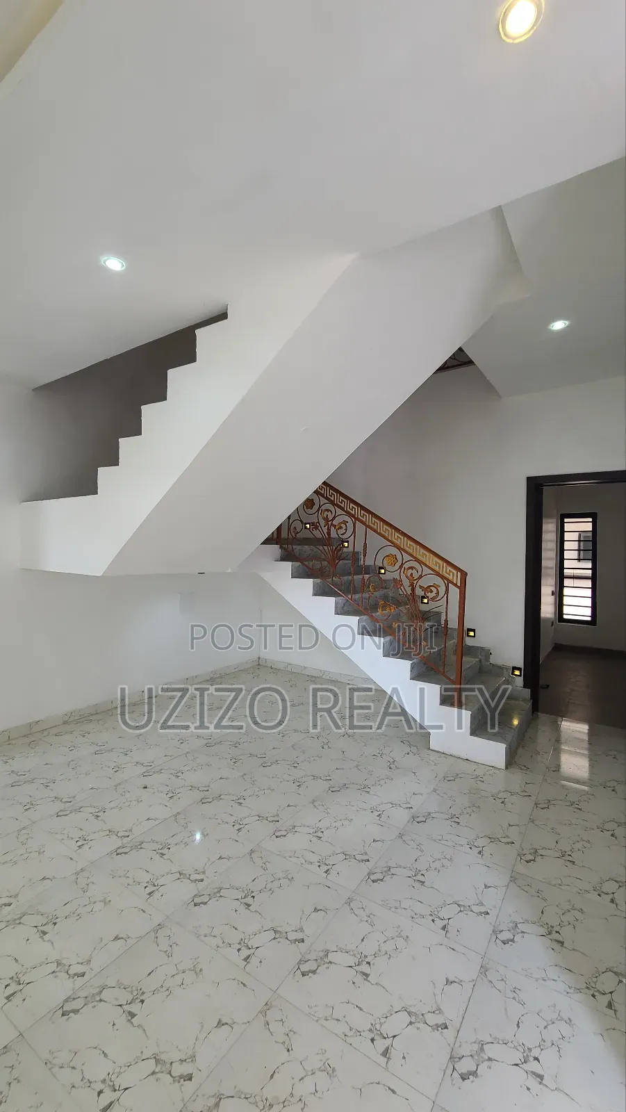 5bdrm Duplex in Fountain Springs, Sangotedo for sale in Sangotedo