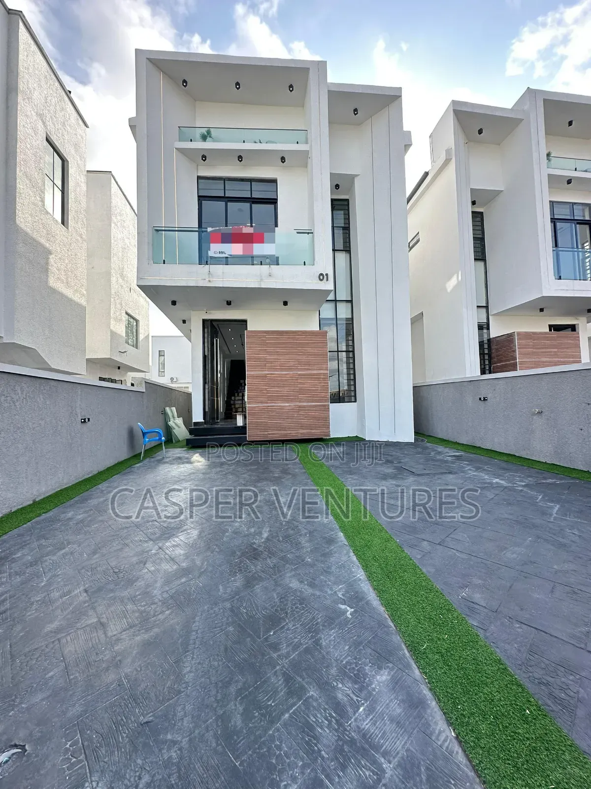 5bdrm Duplex in Chevron Drive for sale in Chevron