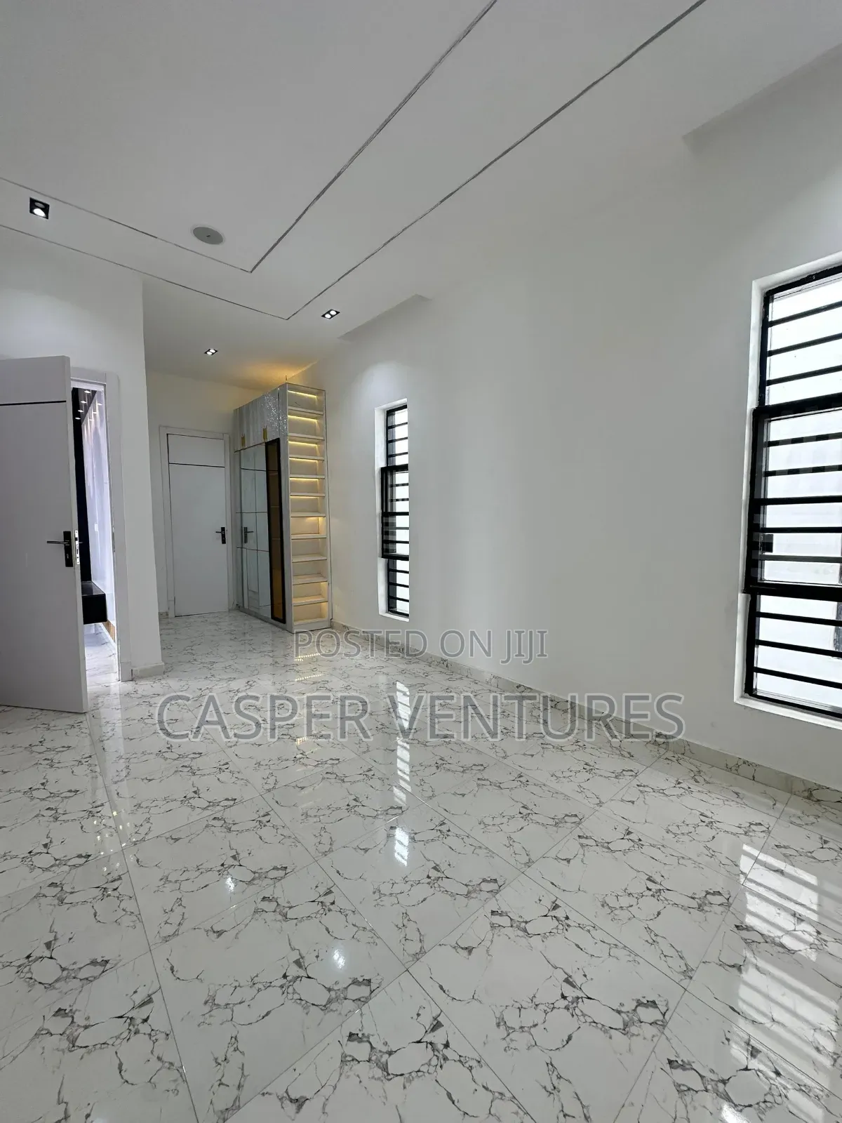 5bdrm Duplex in Chevron Drive for sale in Chevron