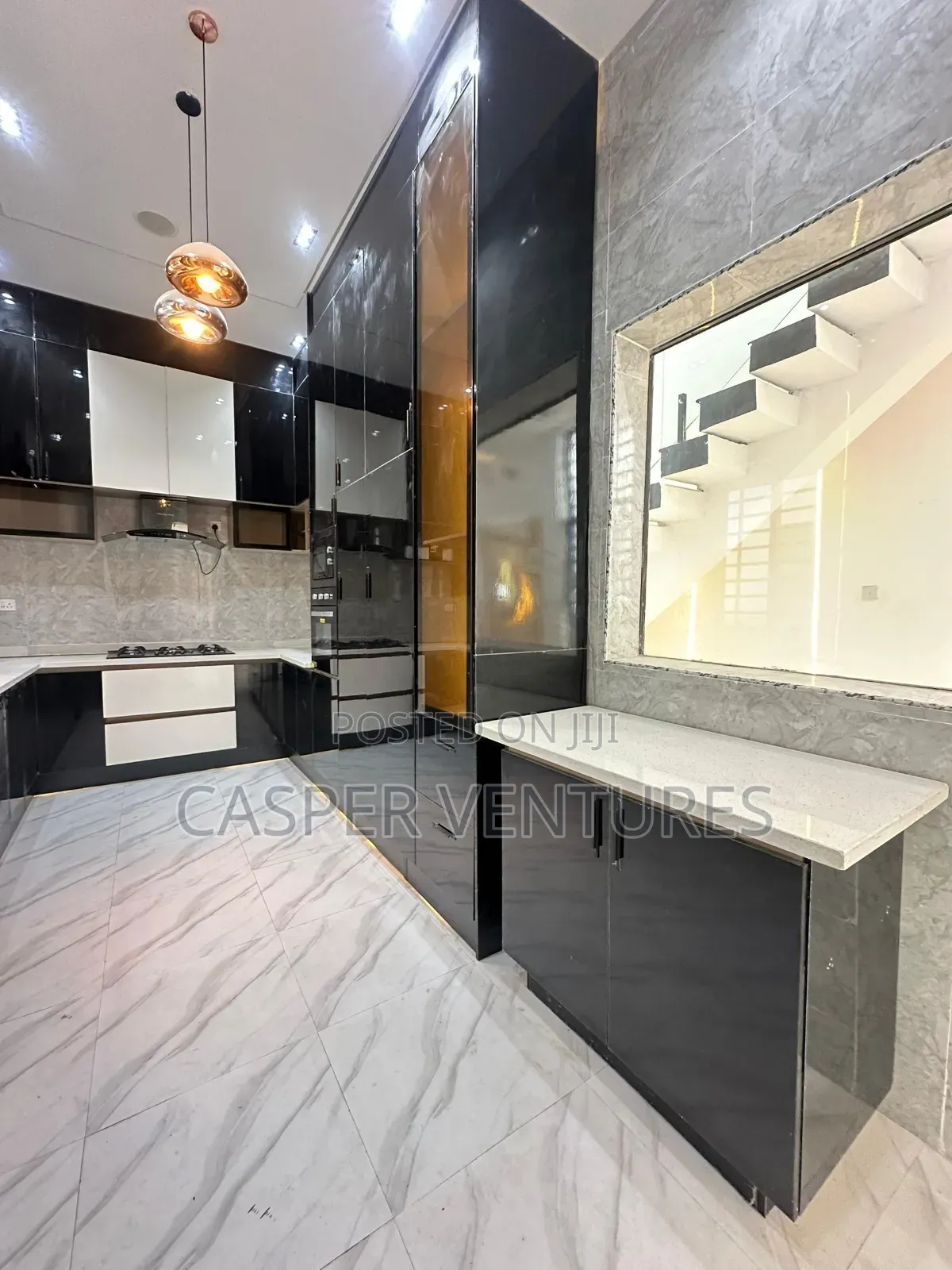 5bdrm Duplex in Chevron Drive for sale in Chevron
