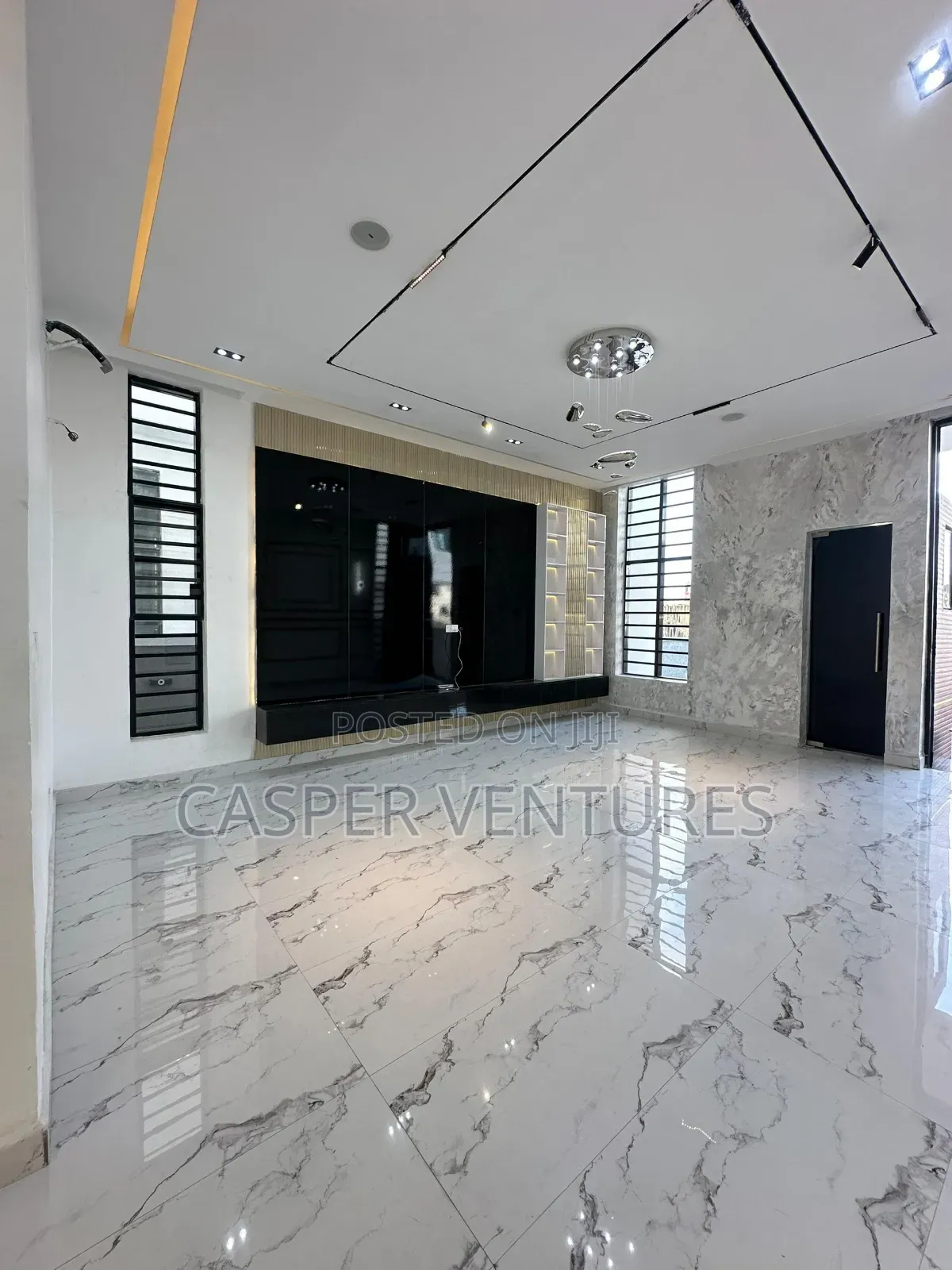 5bdrm Duplex in Chevron Drive for sale in Chevron