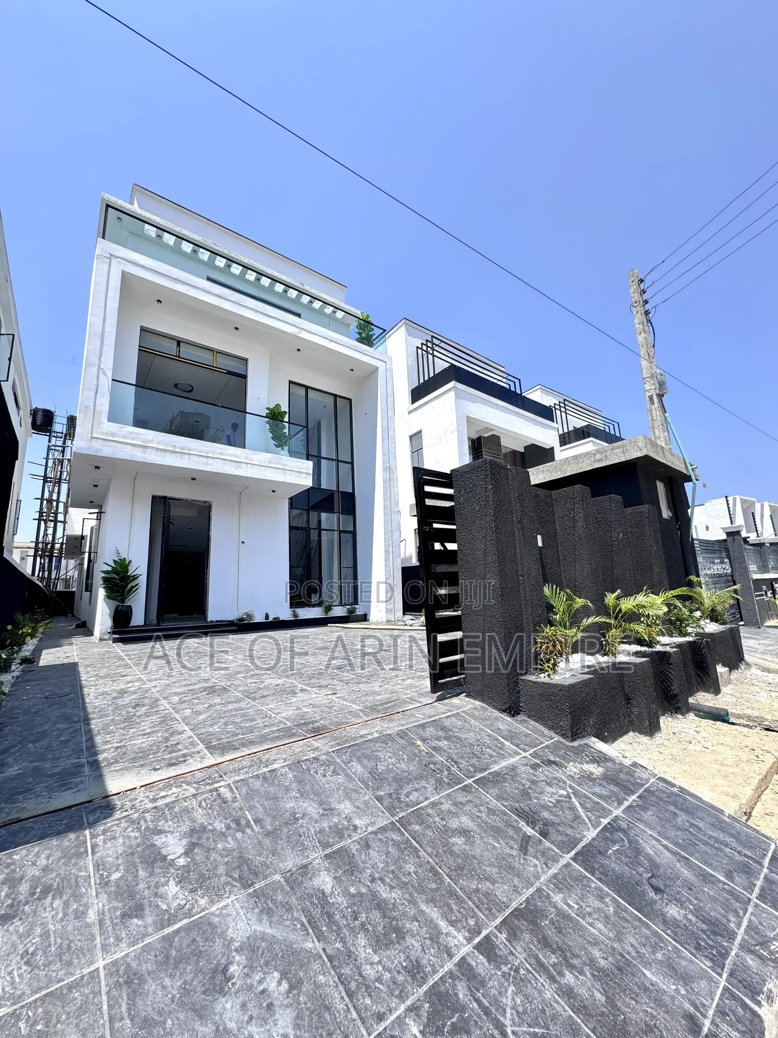 5bdrm Duplex in Ikota for sale in Ikota