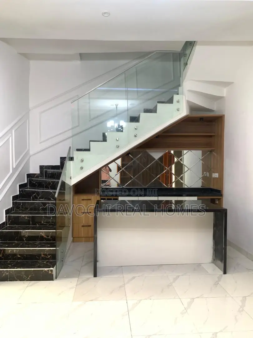 4bdrm Duplex in Ikota, Gra for rent in Ikota