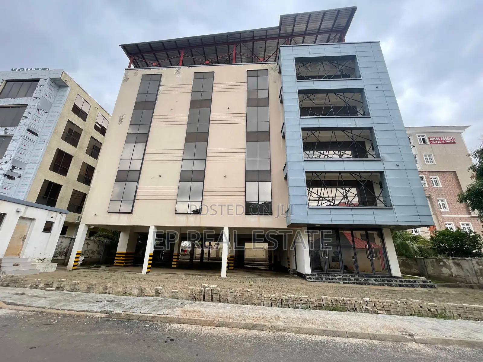 An Office Complex With 3000sqm Lettable Space. in Wuye