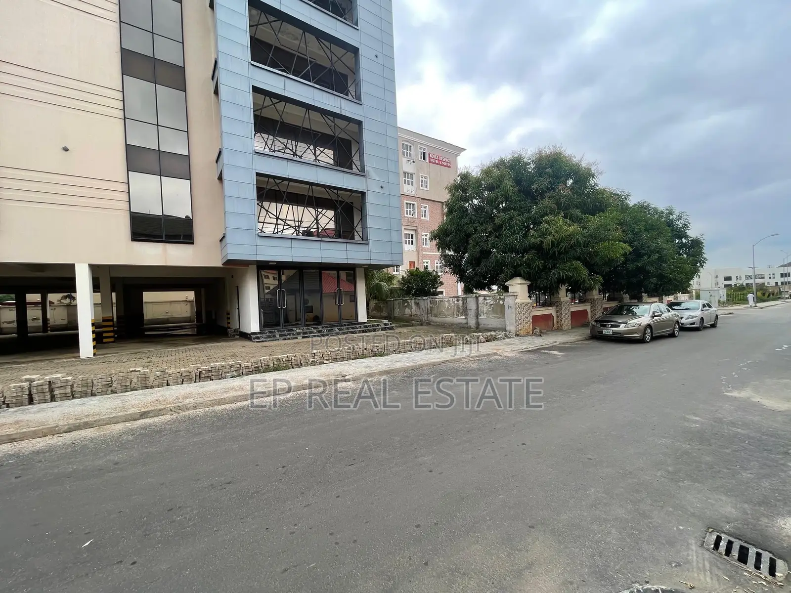 An Office Complex With 3000sqm Lettable Space. in Wuye