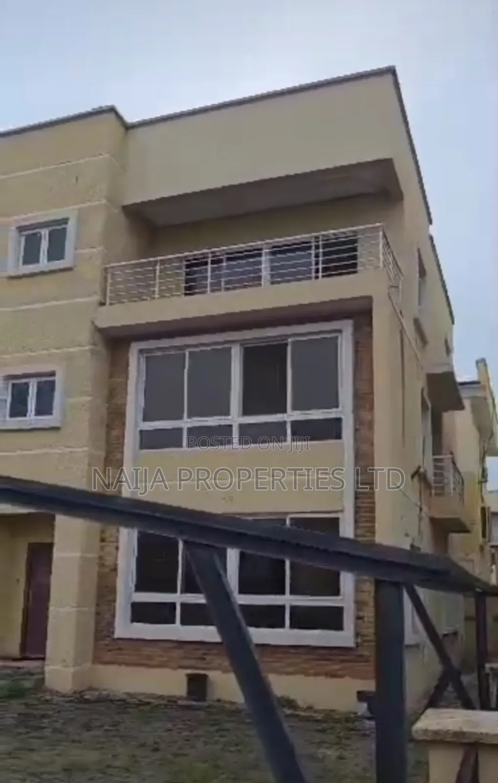 6bdrm Duplex in Osapa, Lekki for sale in Lekki