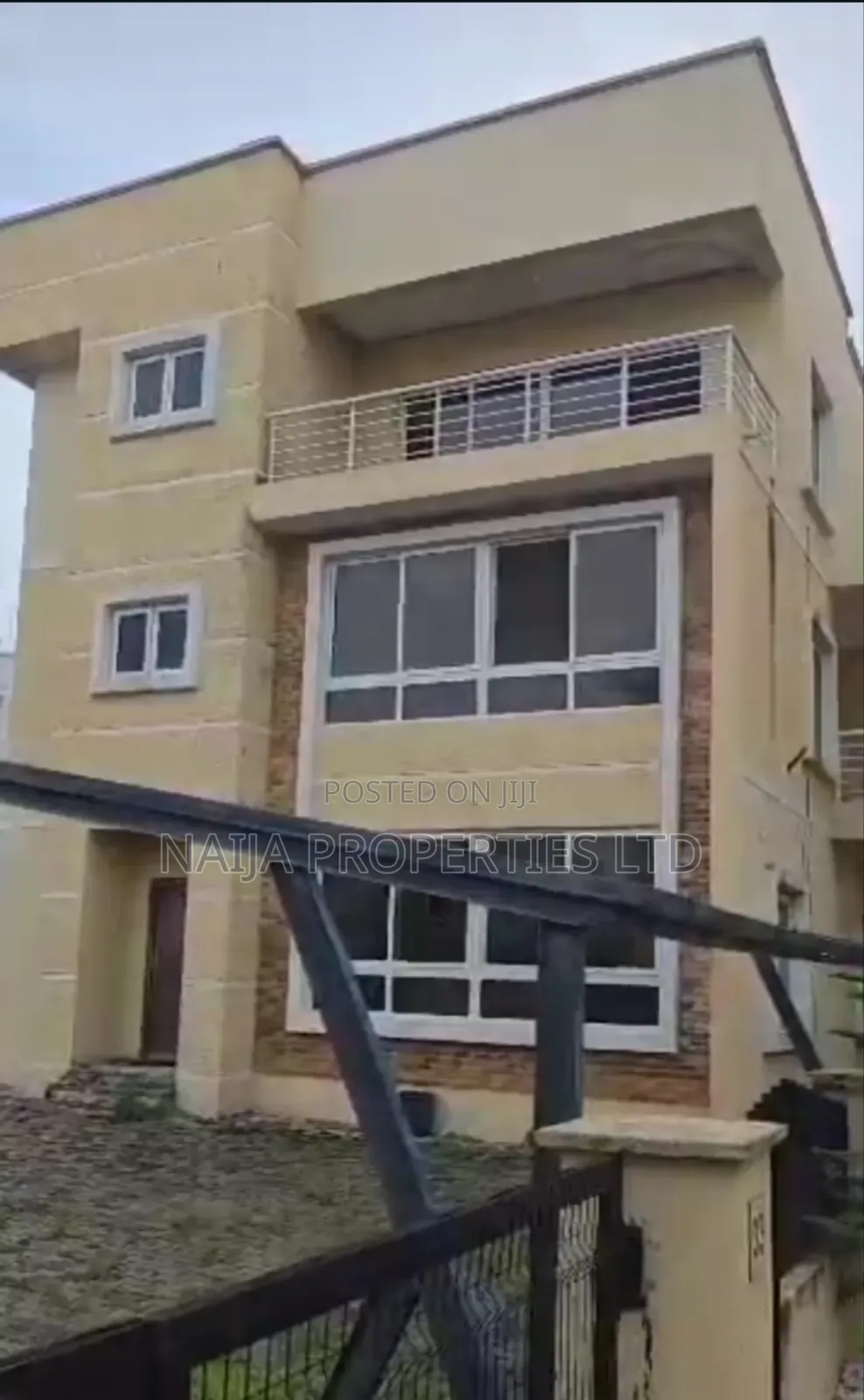 6bdrm Duplex in Osapa, Lekki for sale in Lekki