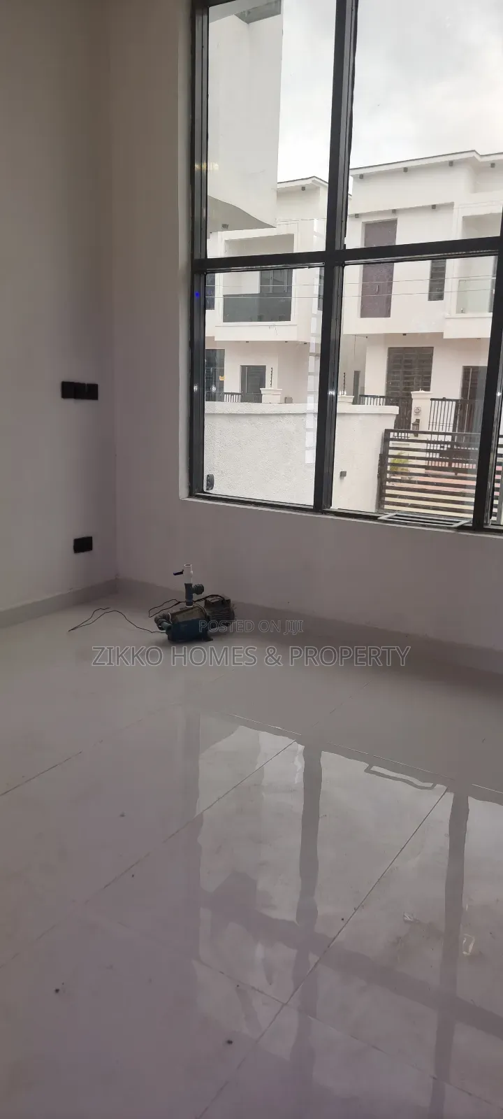 5bdrm Duplex in Ajah for sale in Ado / Ajah