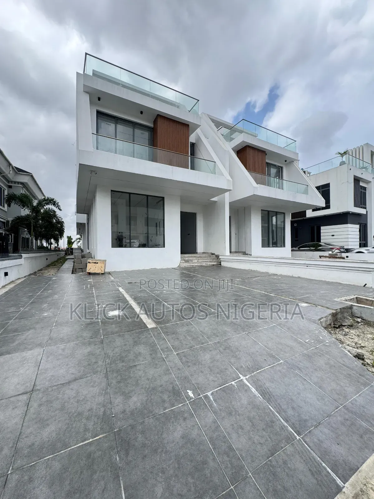 Furnished 5bdrm Duplex in Ikate for sale in Ikate