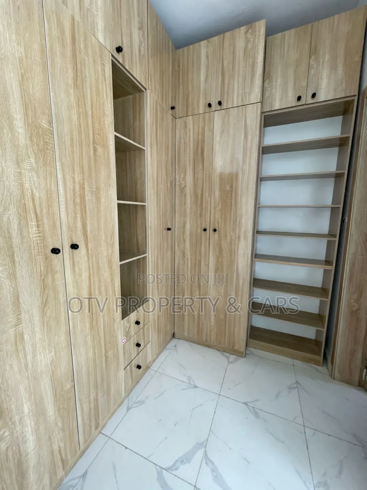 Furnished 3bdrm Townhouse/Terrace in Ikota for sale in Ikota