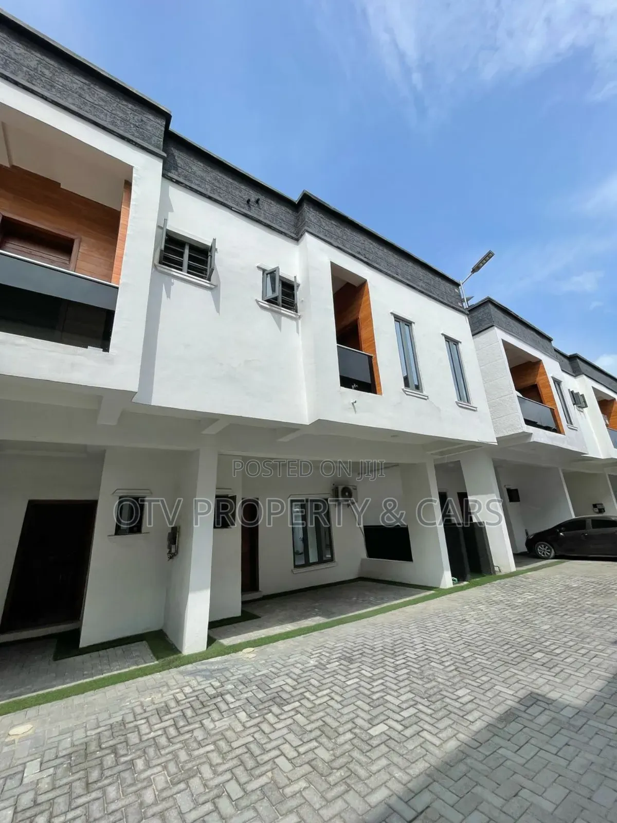 Furnished 2bdrm Townhouse/Terrace in Ikota for sale in Ikota