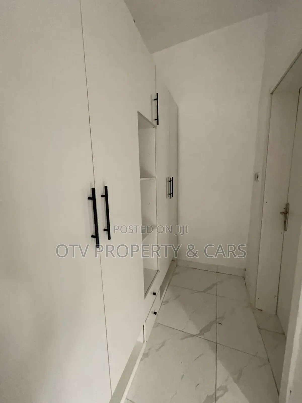 Furnished 2bdrm Townhouse/Terrace in Ikota for sale in Ikota
