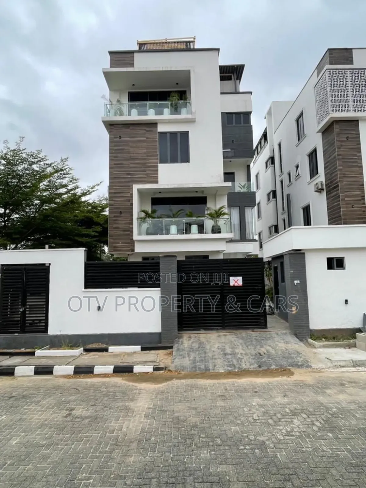 Furnished 5bdrm Duplex in Banana Island for sale in Banana Island