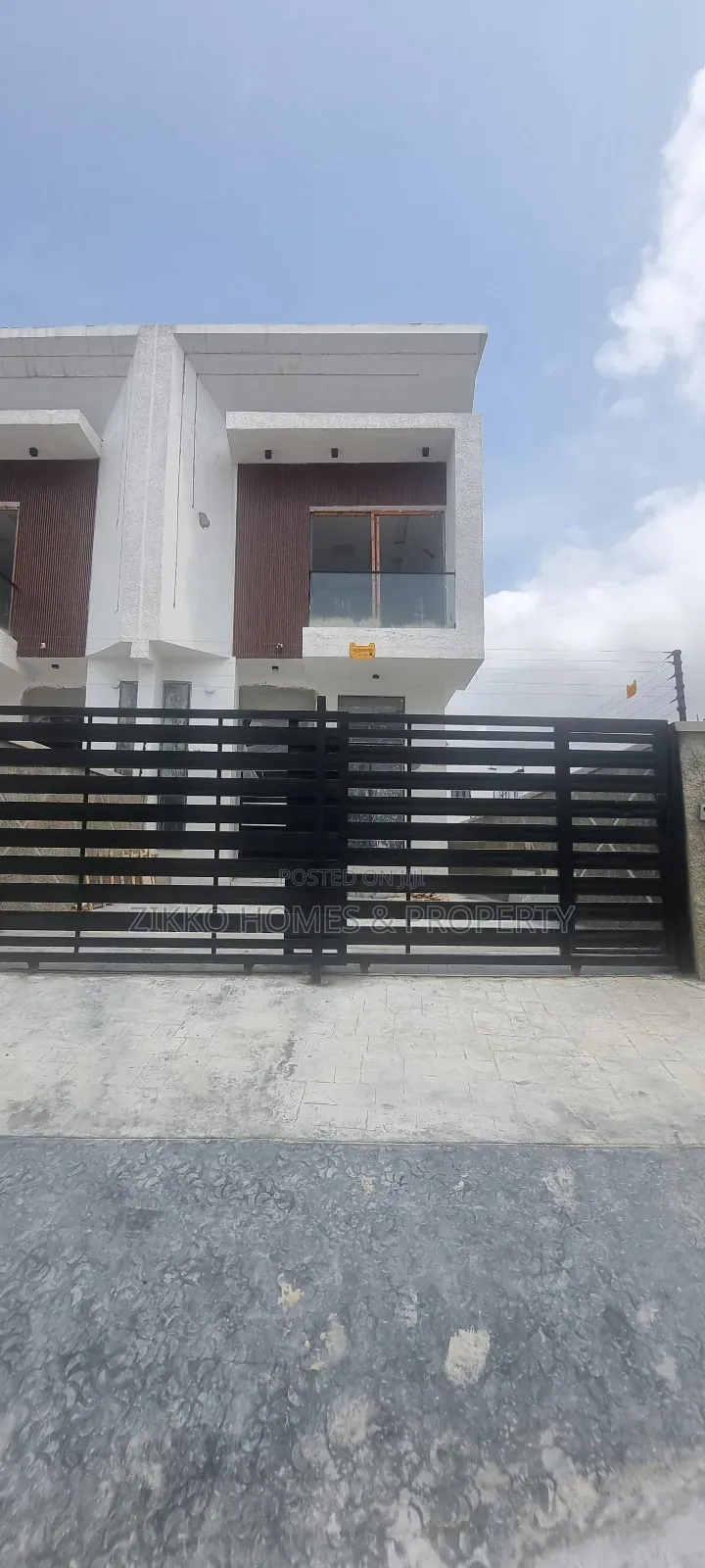 4bdrm Duplex in Ikota Gra, Chevron for sale in Chevron