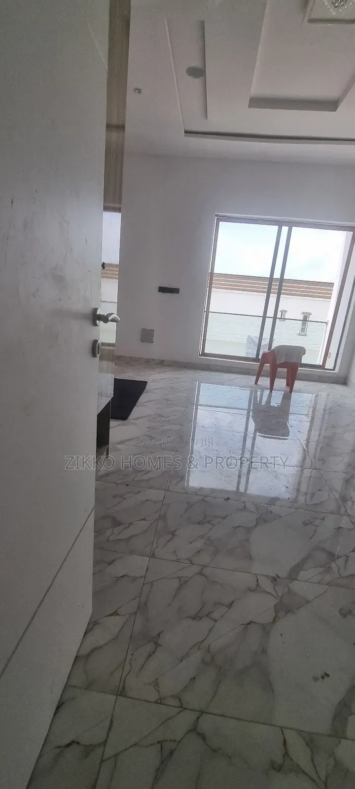 4bdrm Duplex in Ikota Gra, Chevron for sale in Chevron