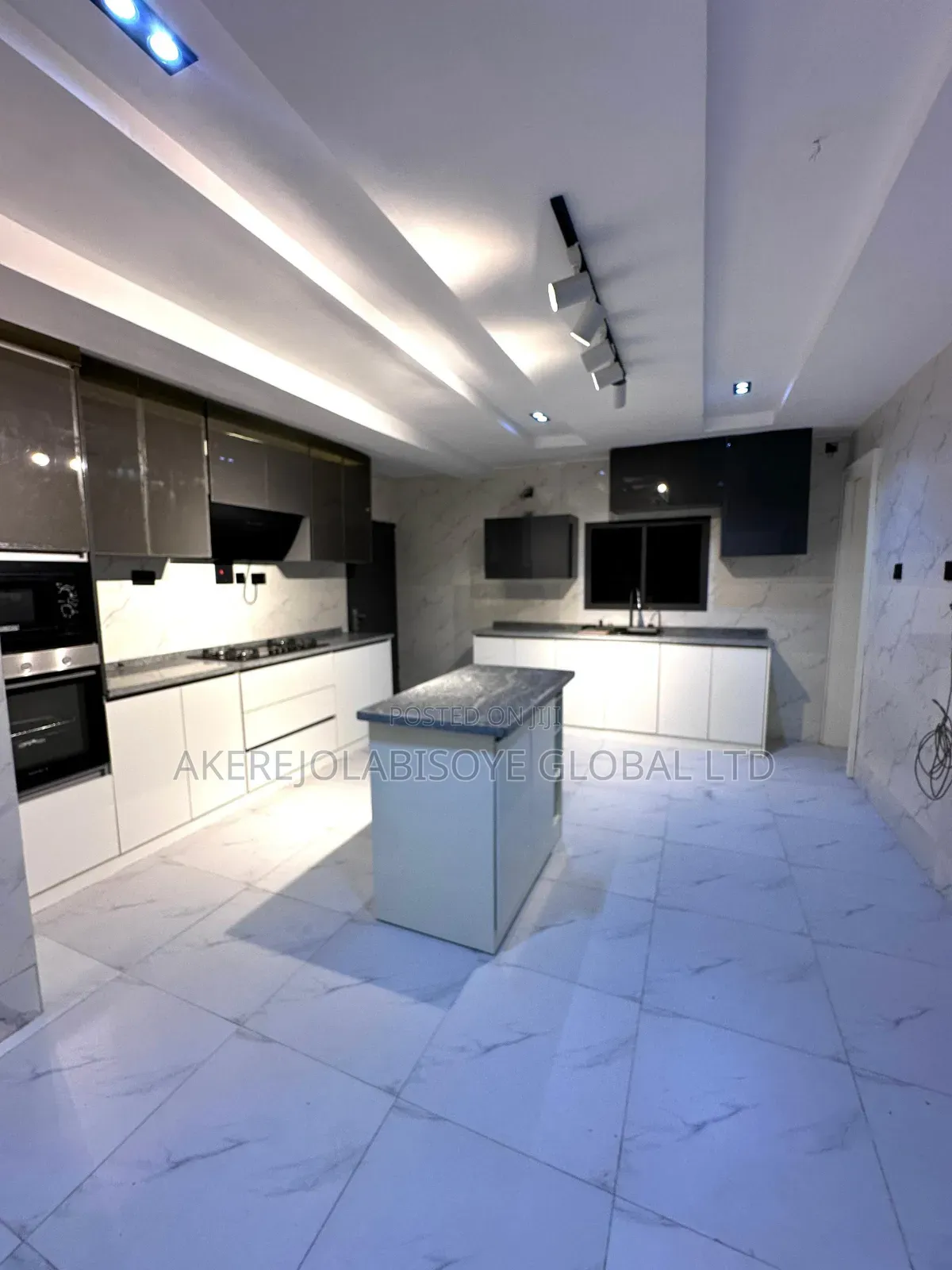 4bdrm Duplex in Gwarinpa Main for sale in Gwarinpa