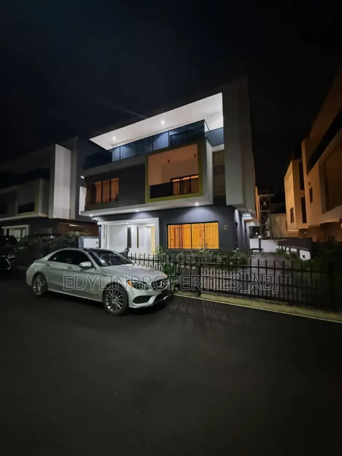 6 Bedroom Detached Duplex at Guzape FCT Abuja in Guzape District