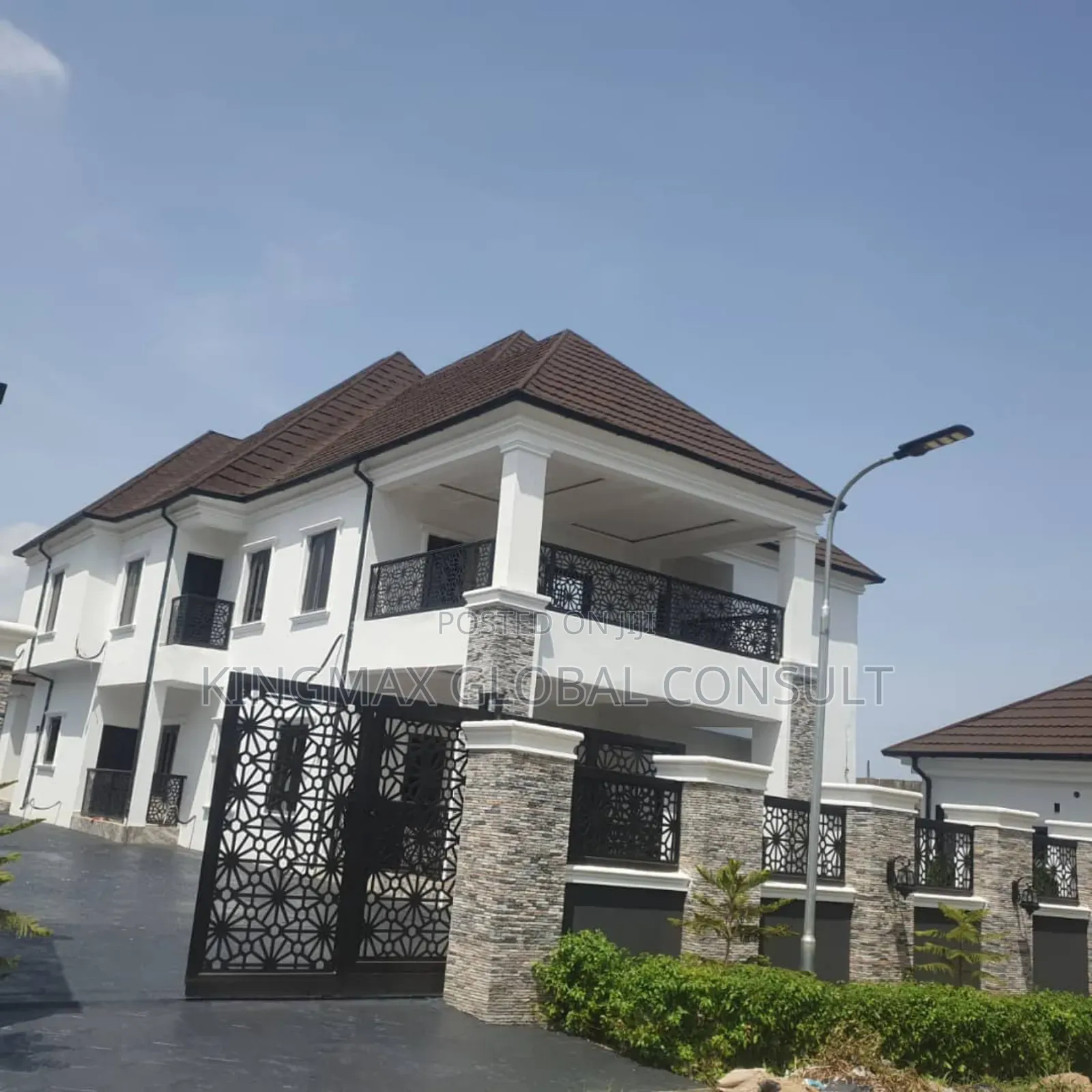 4bdrm Mansion in Along Von Road Lugbe for sale in Lugbe District