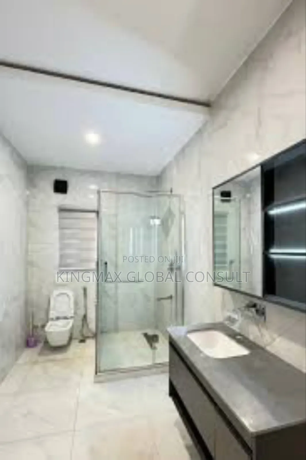 4bdrm Mansion in Along Von Road Lugbe for sale in Lugbe District