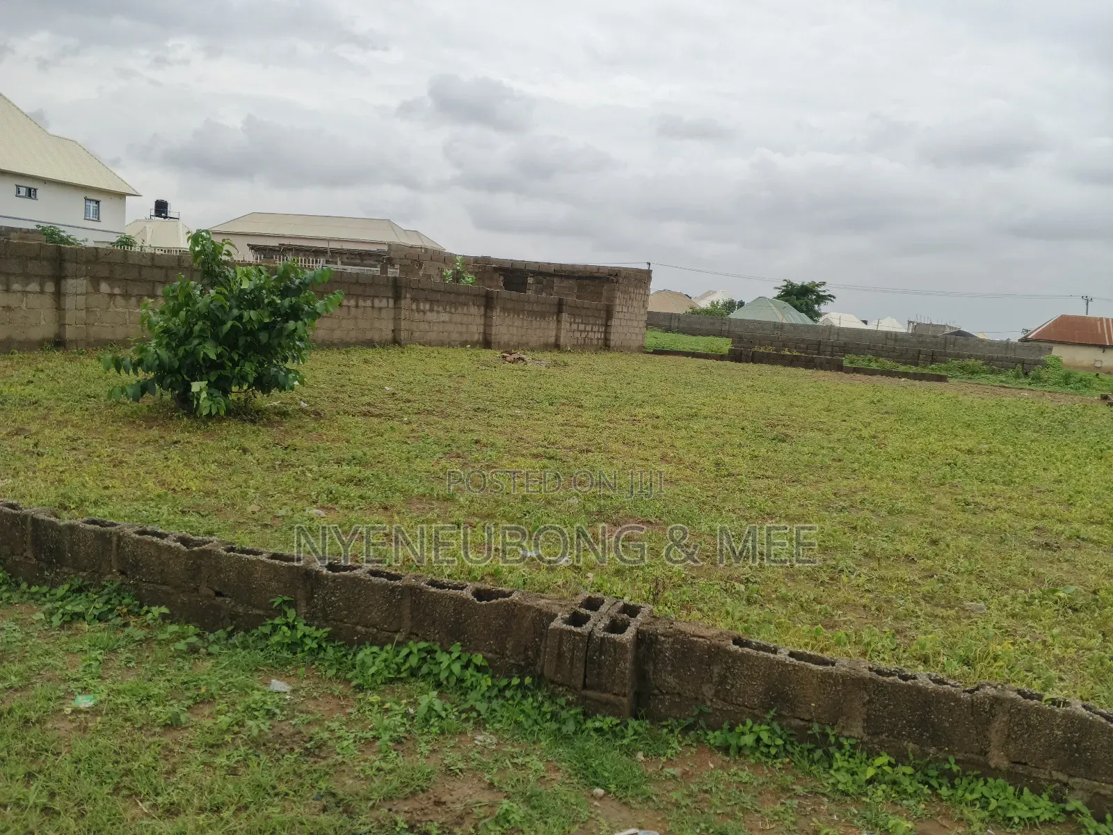 50/100sqm. Land for Sale in Karu