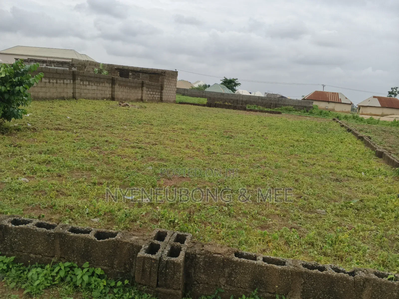 50/100sqm. Land for Sale in Karu
