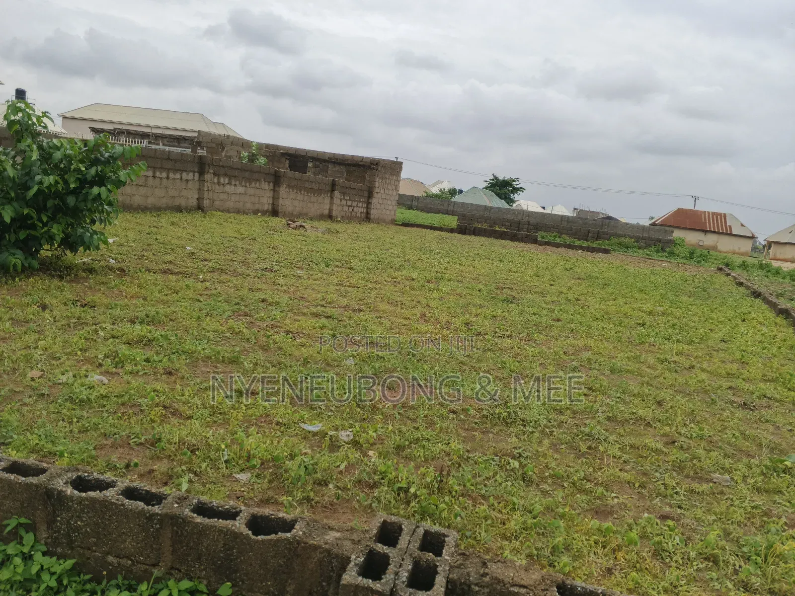 50/100sqm. Land for Sale in Karu