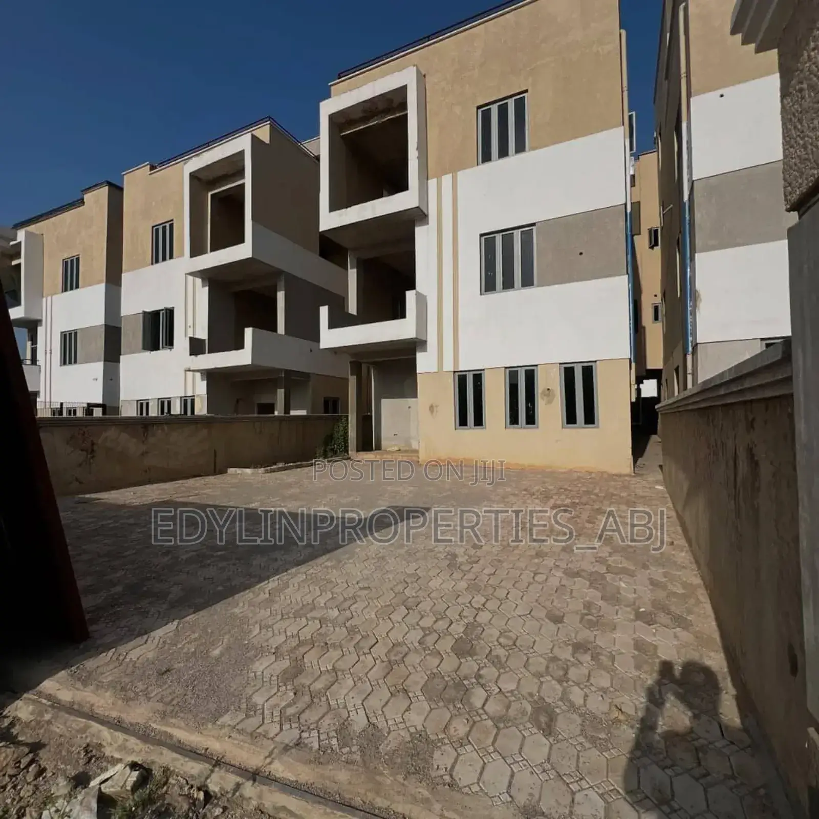 6 Bedroom Terrace Duplex at Guzape FCT Abuja in Guzape District