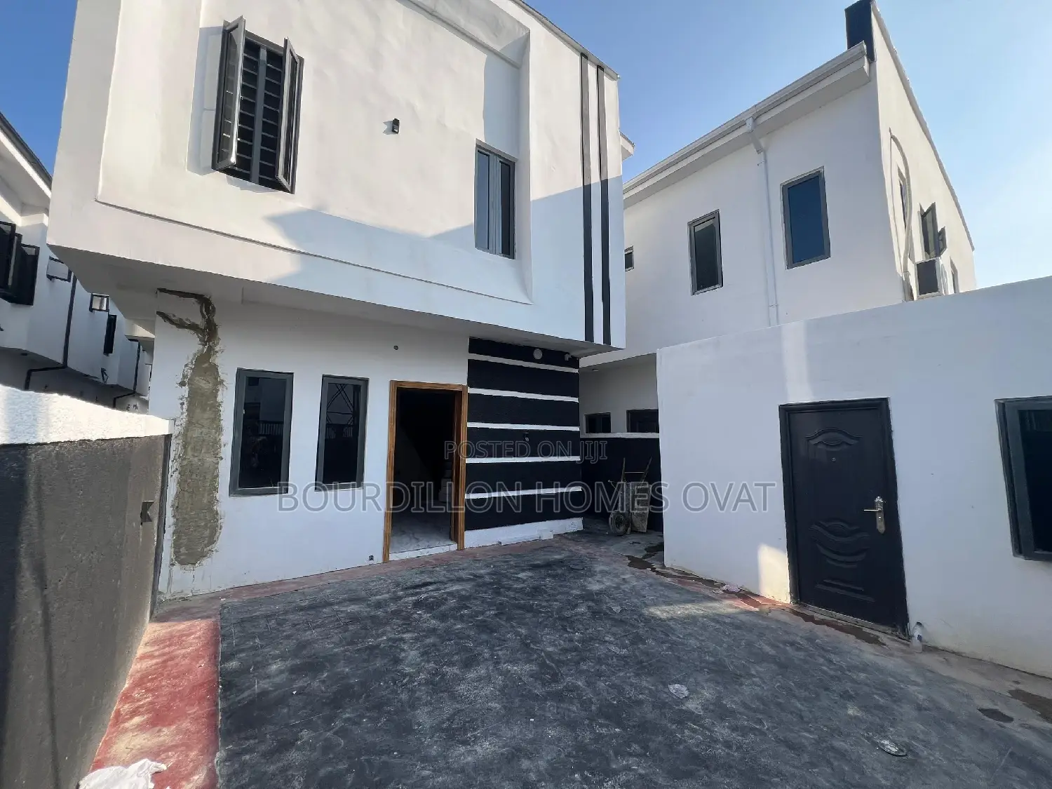 3bdrm Duplex in Ikota for sale in Ikota