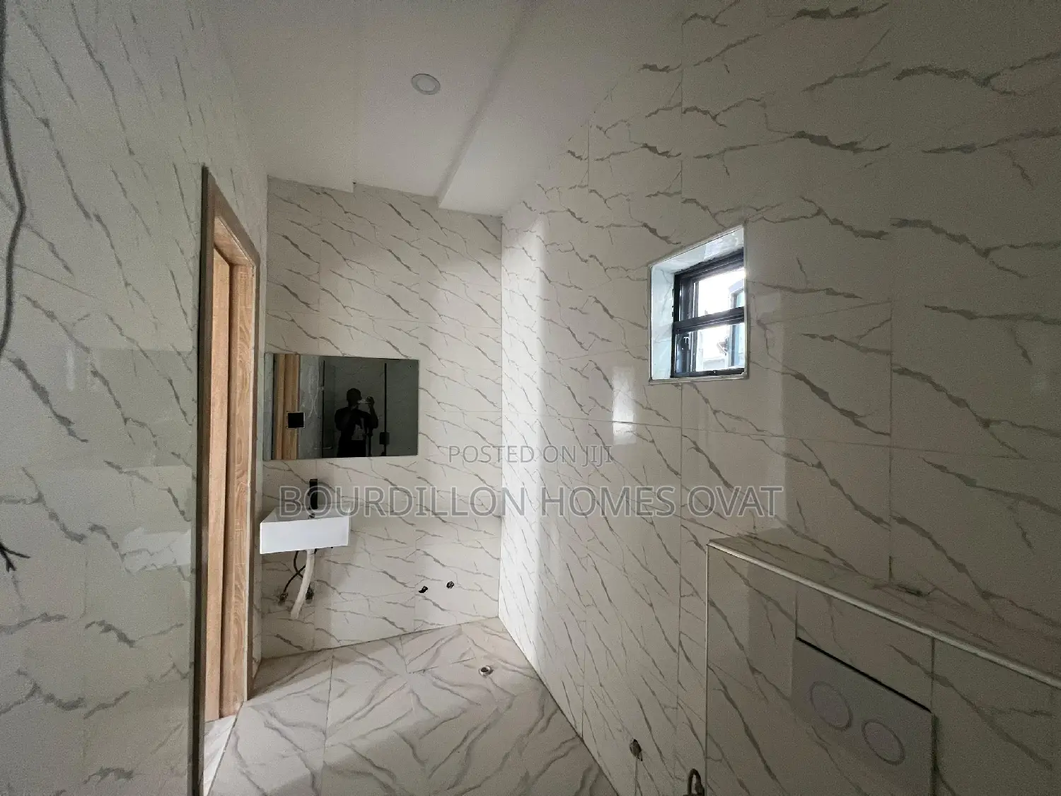 3bdrm Duplex in Ikota for sale in Ikota
