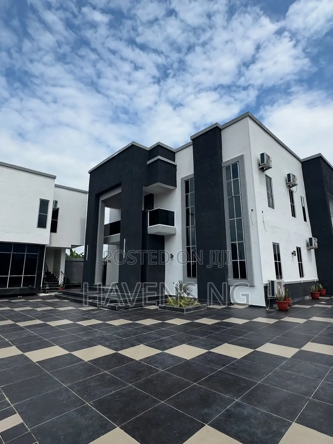 5bdrm Duplex in Elelenwo for sale in Elelenwo