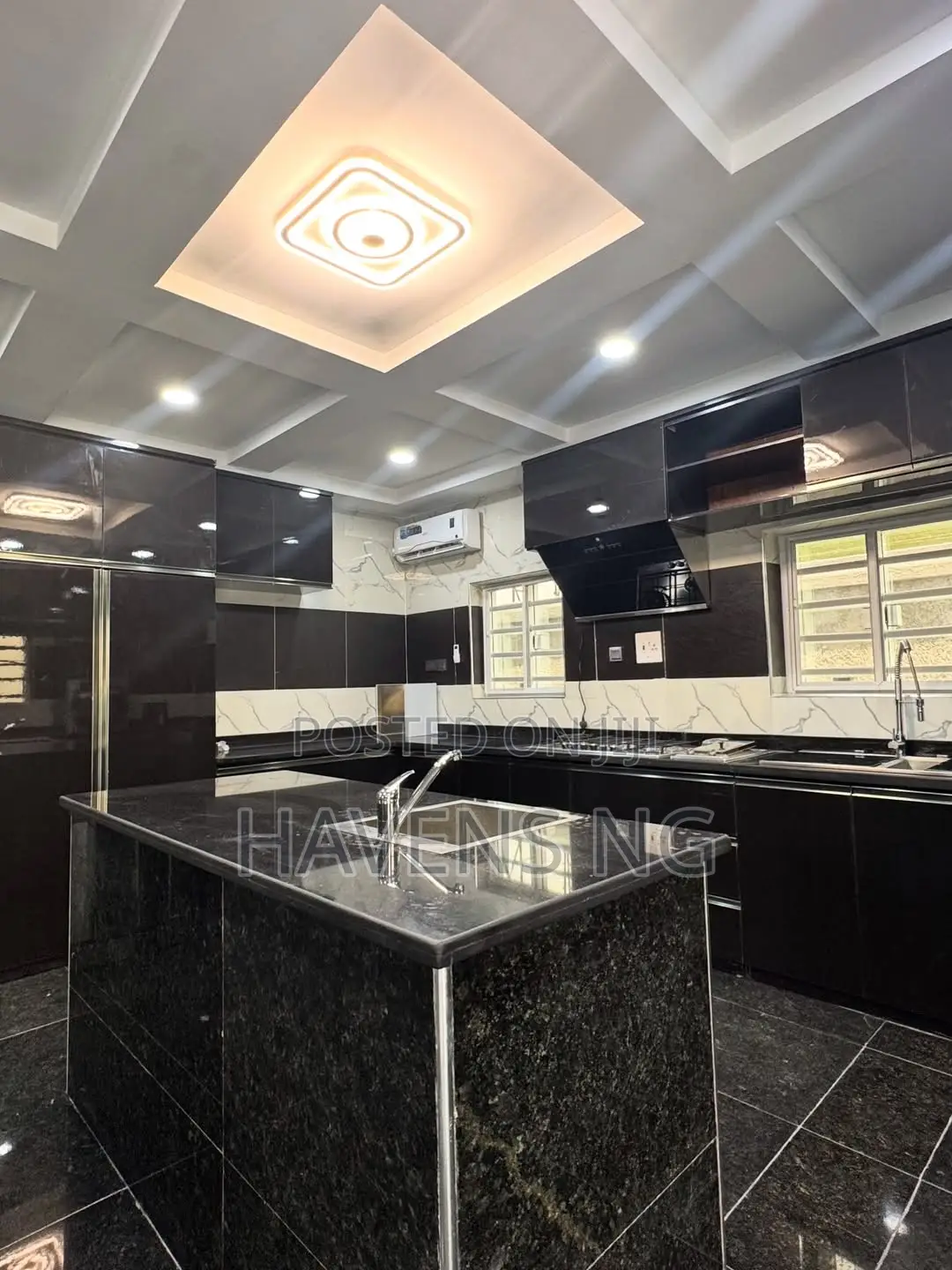 5bdrm Duplex in Elelenwo for sale in Elelenwo