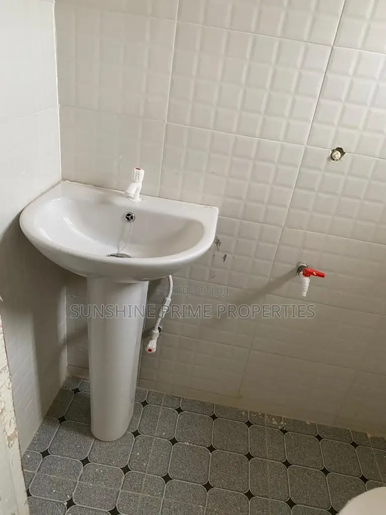 3bdrm Bungalow in Roadmaker Off Ado for sale in Akure