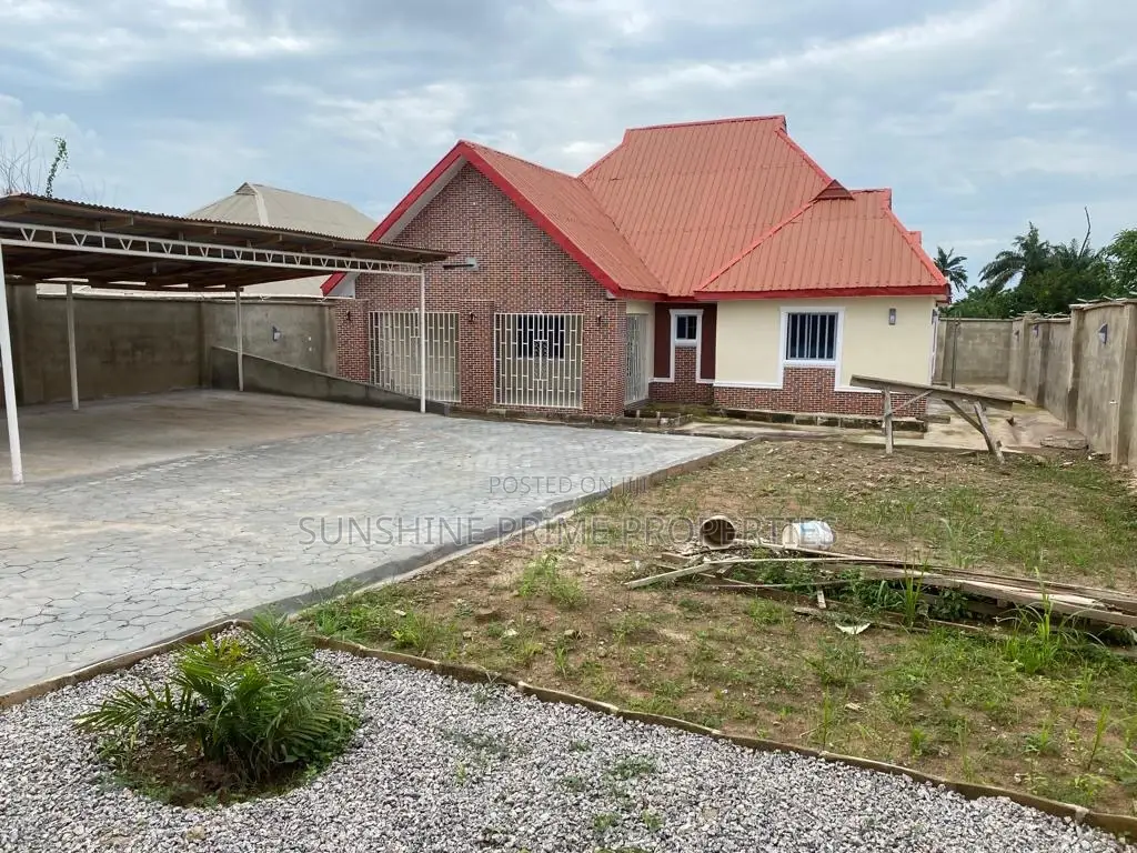 3bdrm Bungalow in Roadmaker Off Ado for sale in Akure