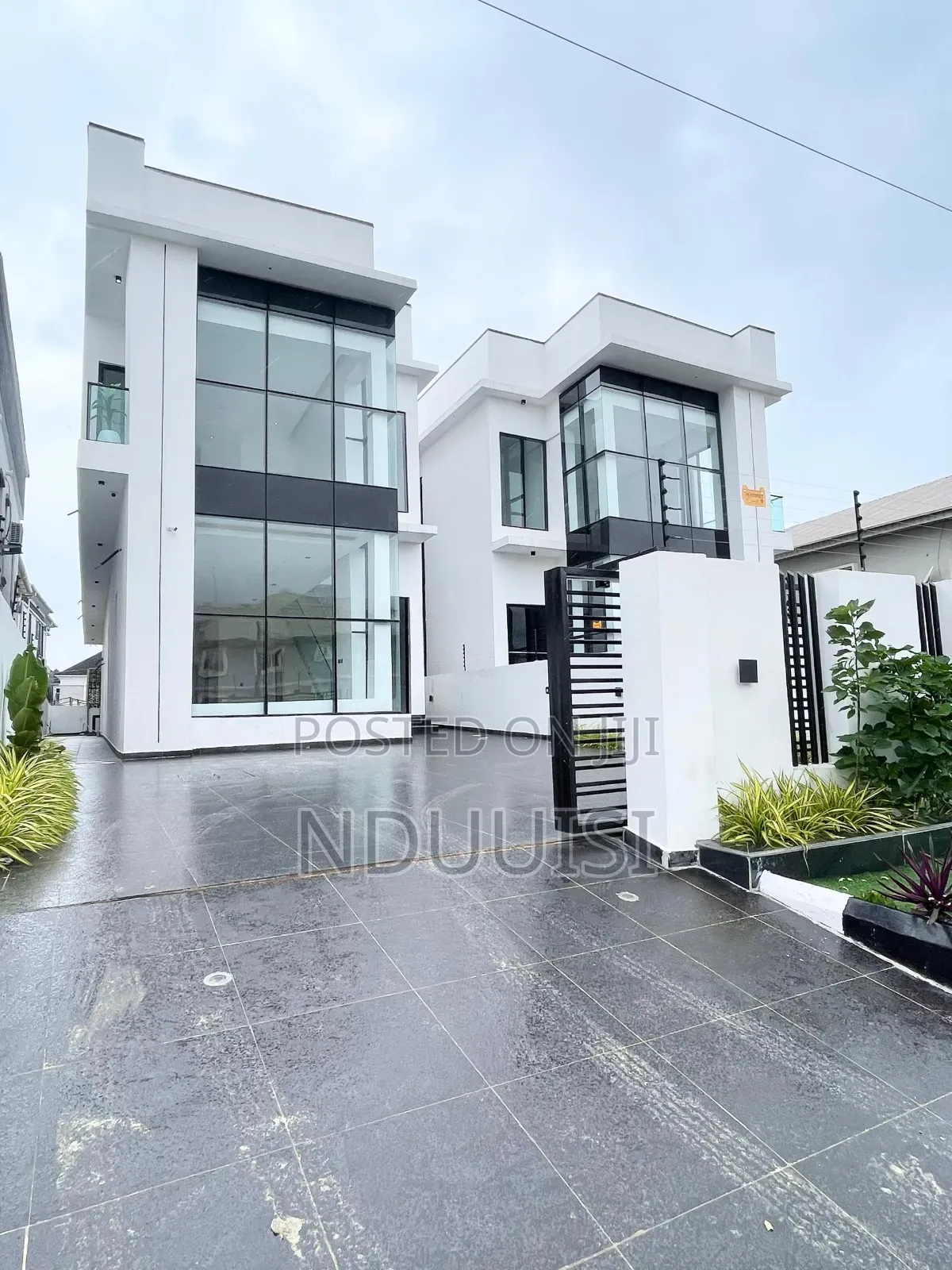 5bdrm Duplex in Ikota for sale in Ikota