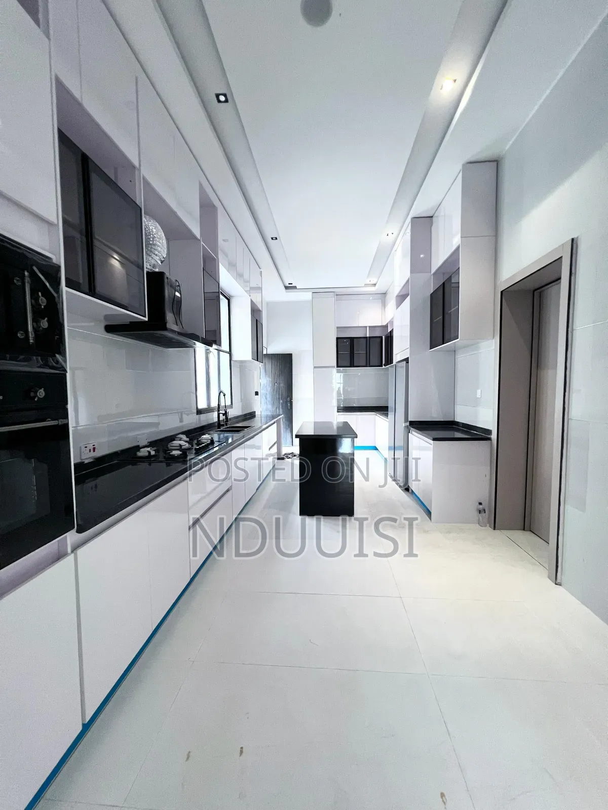 5bdrm Duplex in Ikota for sale in Ikota