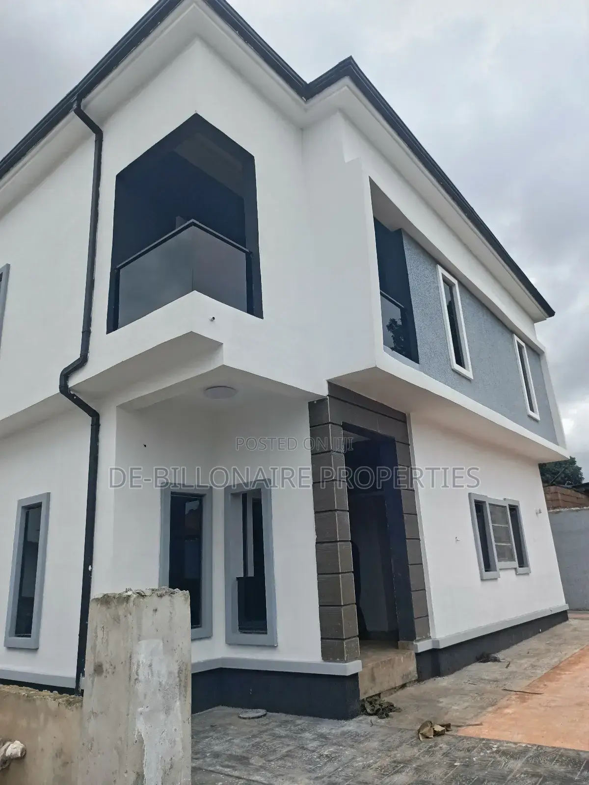 4bdrm Duplex in Dick Tiger Mcc for sale in Owerri