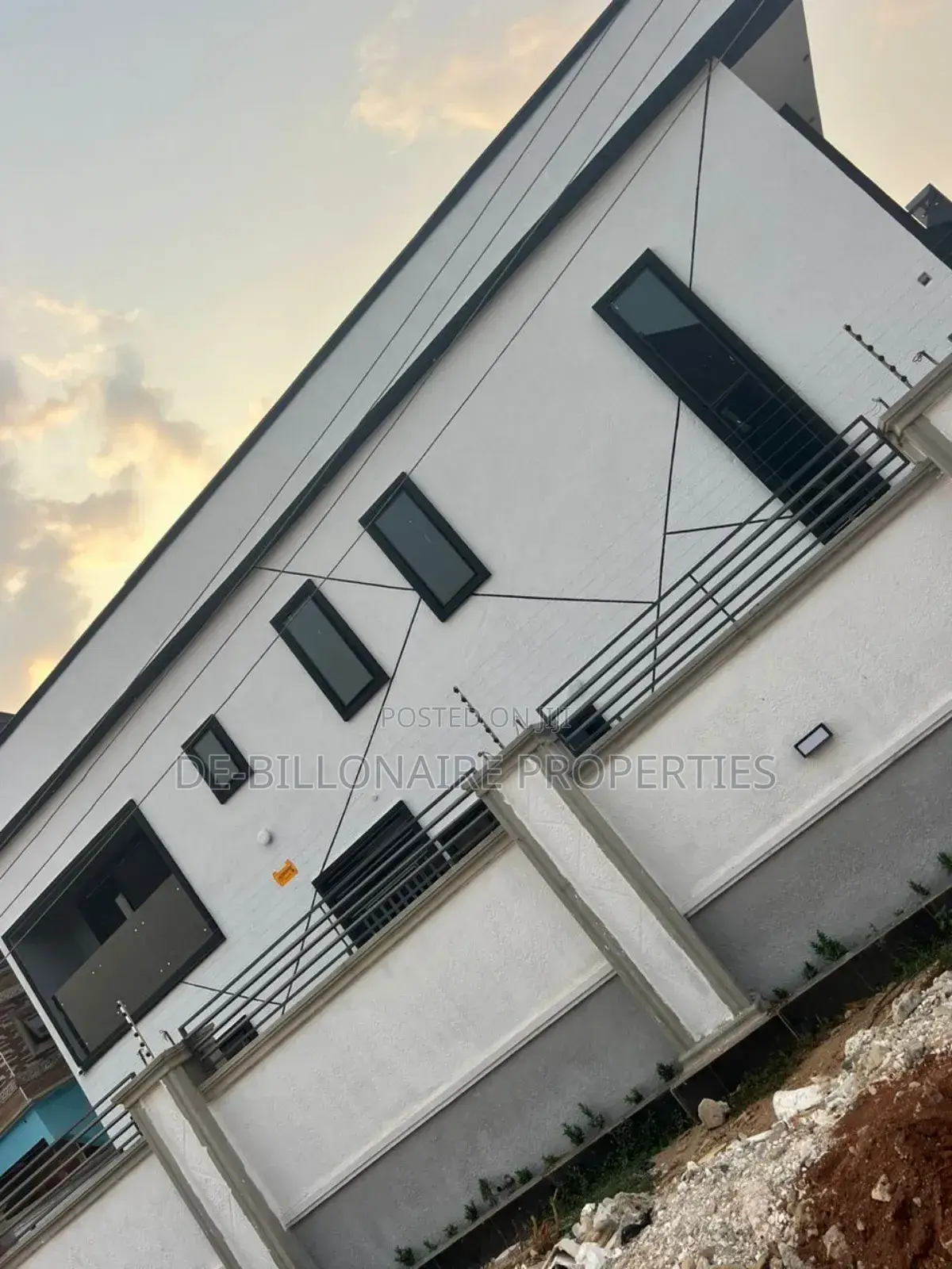 4bdrm Duplex in Mcc, Owerri for sale in Owerri