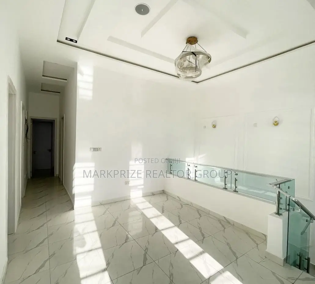 5bdrm Duplex in Osapa London Lekki for sale in Osapa london