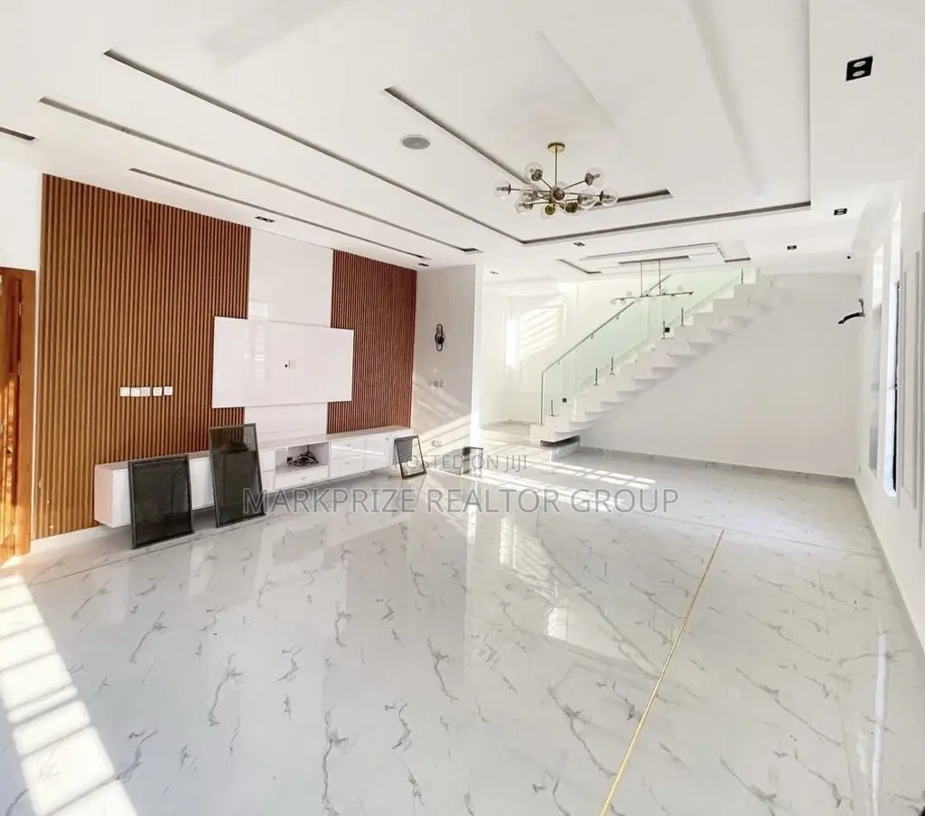 5bdrm Duplex in Osapa London Lekki for sale in Osapa london