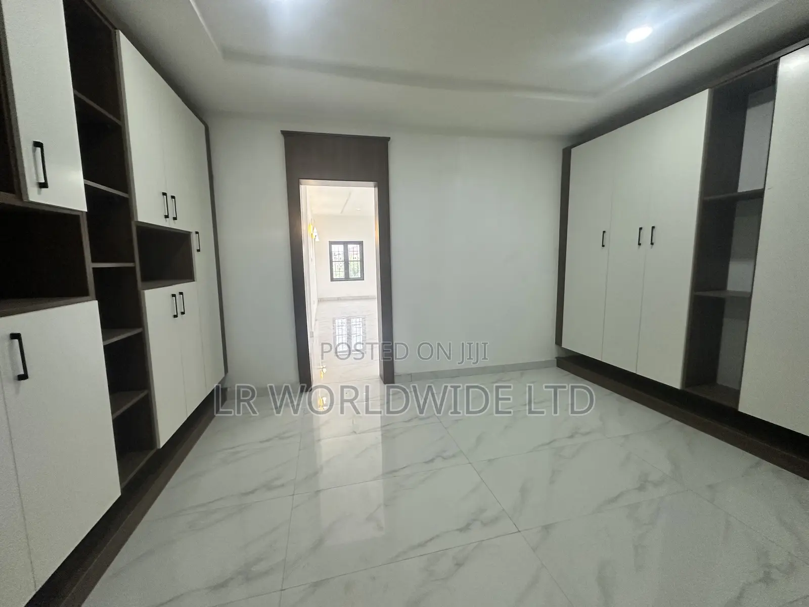 7bdrm Mansion in Kaura for sale in Kaura