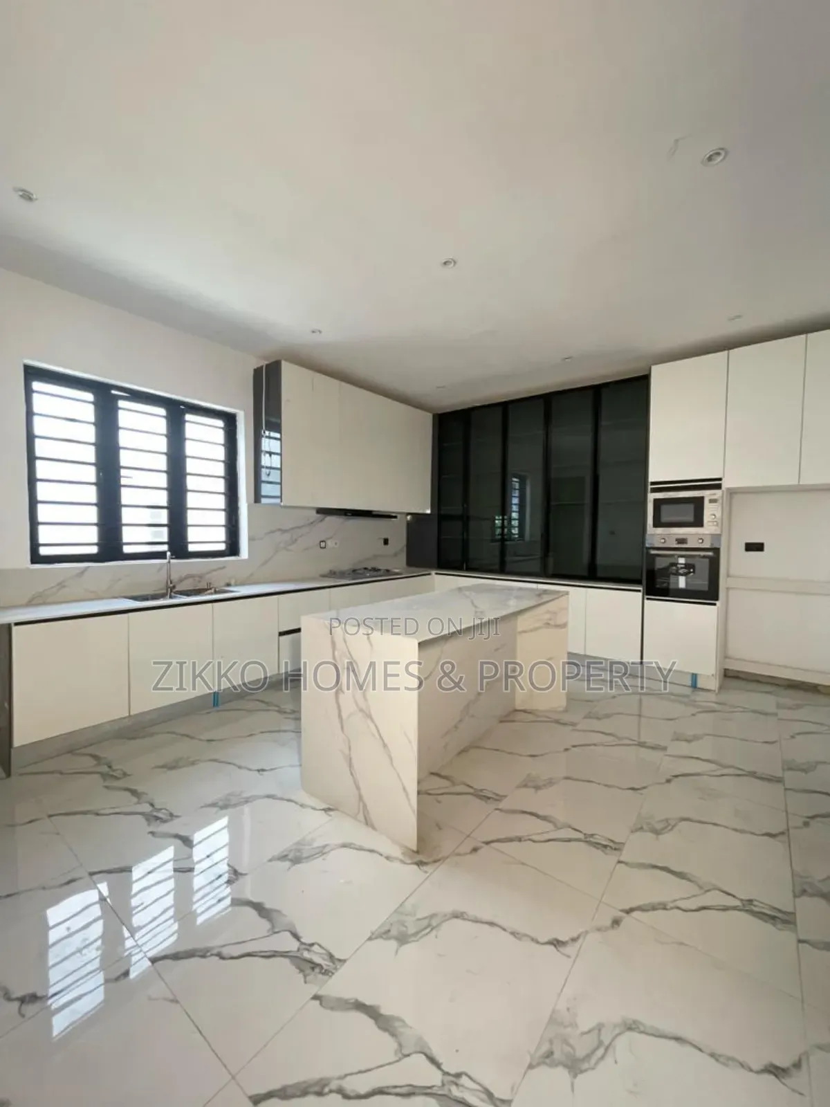 5bdrm Duplex in Lekky County, Chevron for sale in Chevron