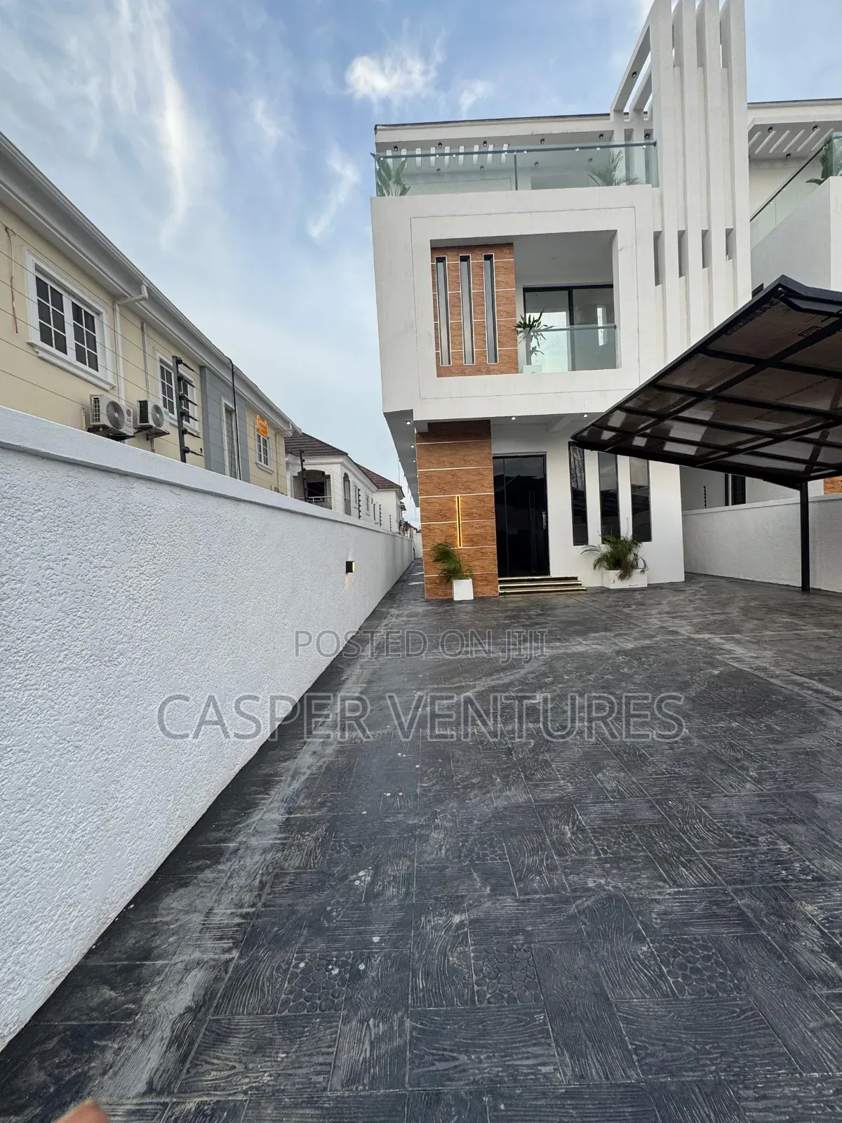 5bdrm Duplex in Idado for sale in Idado
