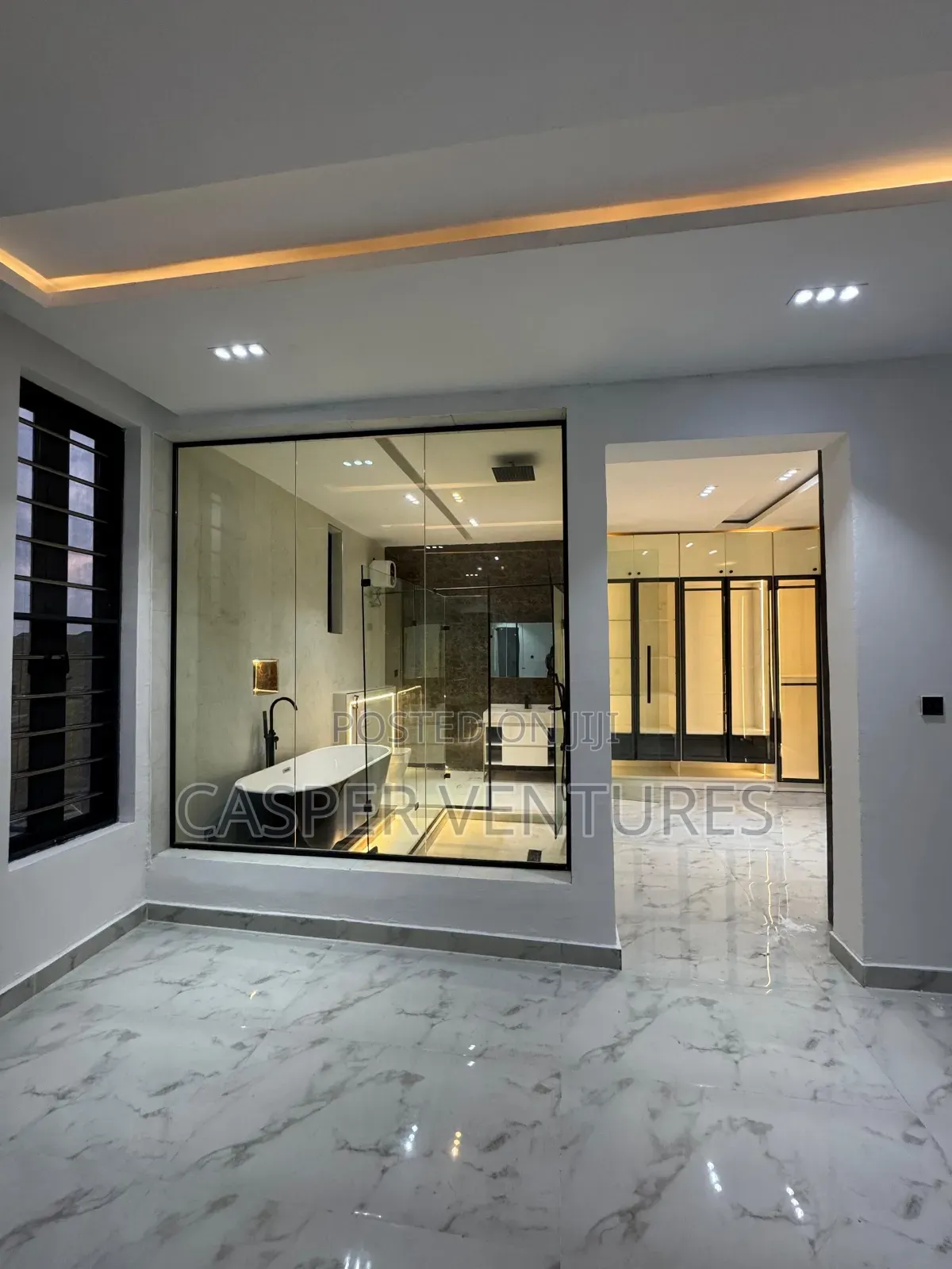 5bdrm Duplex in Idado for sale in Idado