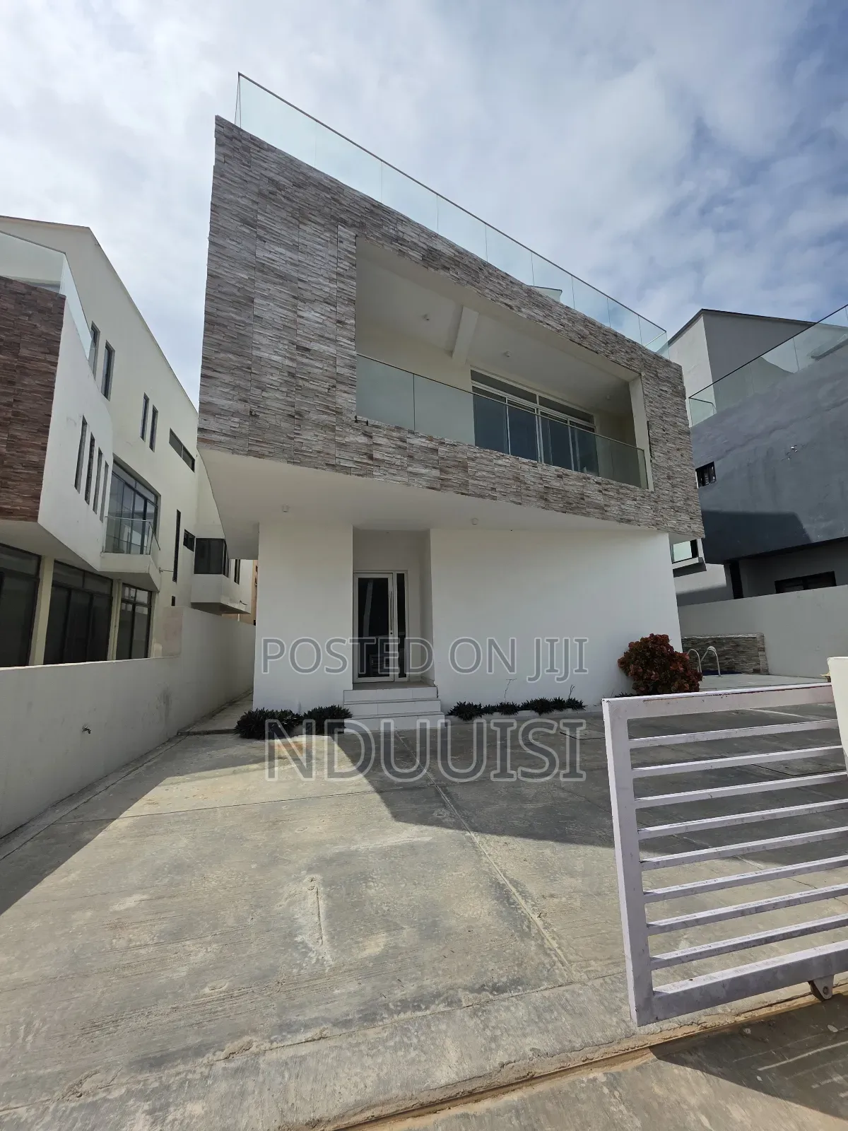 4bdrm Duplex in Lekki County Homes, Ikota for sale in Ikota