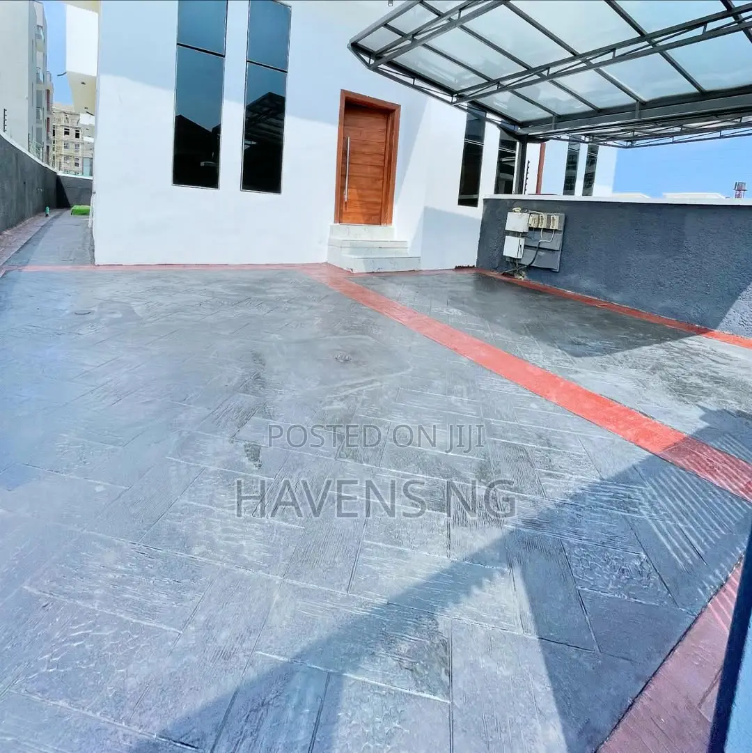 5bdrm Duplex in Ikate for sale in Ikate