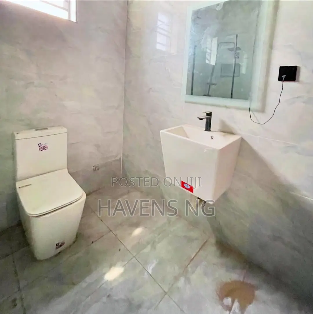 5bdrm Duplex in Ikate for sale in Ikate
